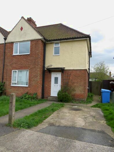 3 Bedroom Semi-Detached House To Rent In Thackeray Road, Ipswich, IP1