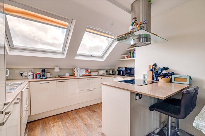 2 Bedroom Flat For Sale In Vera Road, London, SW6