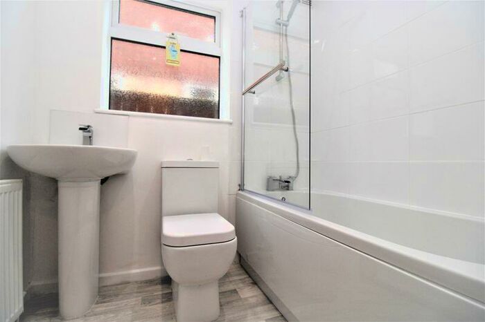 2 Bedroom Semi-Detached Bungalow For Sale In Wensleydale, Hull, HU7