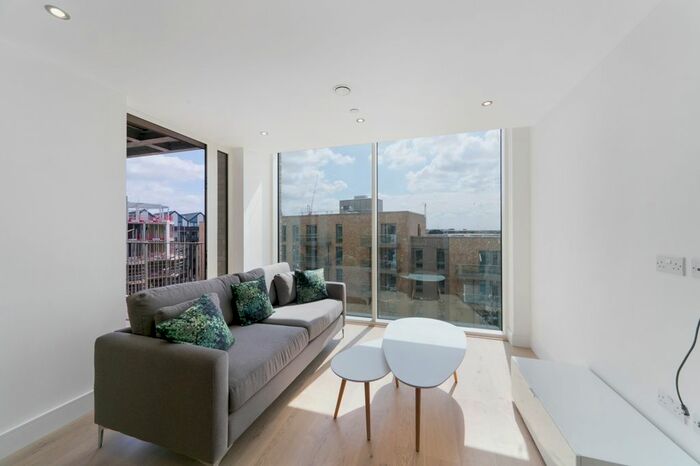 2 Bedroom Flat To Rent In Croxley Court, Padcroft, West Drayton UB7