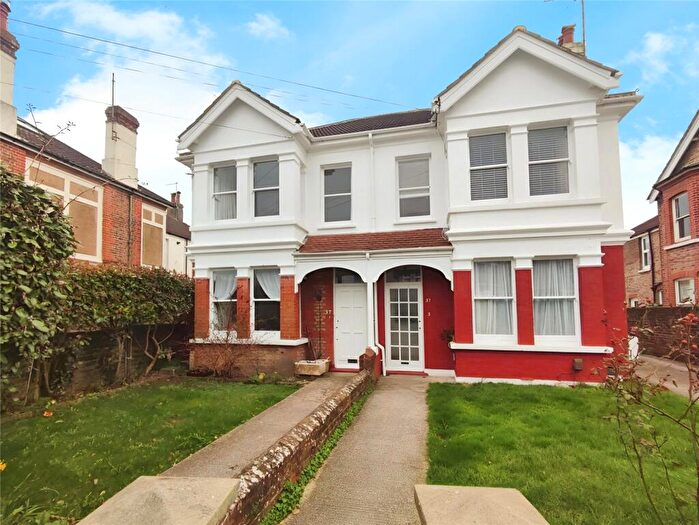 2 Bedroom Maisonette For Sale In Northcourt Road, Worthing, West Sussex, BN14