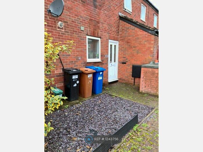 2 Bedroom Flat To Rent In Buckingham Way, Stockport, SK2