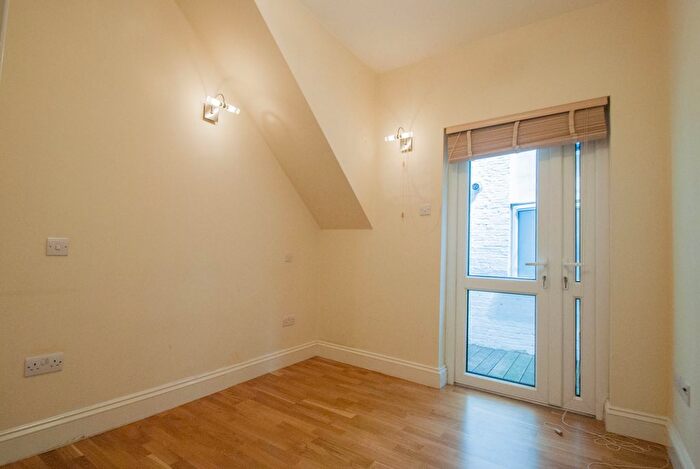 1 Bedroom Flat To Rent In The Mall, London, W5