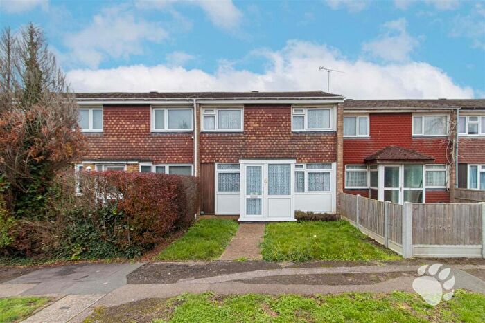 3 Bedroom House For Sale In Chichester Close, Basildon, SS14