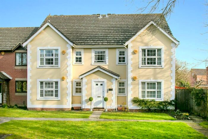 2 Bedroom Maisonette To Rent In Olivers Close, Bramley, Tadley, RG26