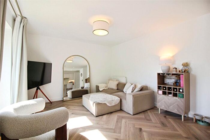 2 Bedroom Apartment For Sale In Tidman Road, Reading, RG2