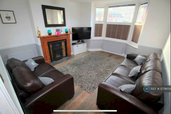 3 Bedroom Semi-Detached House To Rent In Worplesdon Road, Guildford, GU2