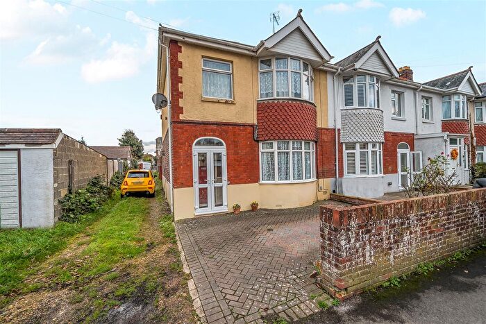 3 Bedroom End Terrace House For Sale In King George Road, Fareham, PO16