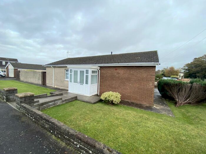 3 Bedroom Property To Rent In Glynstell Road, Porthcawl, CF36