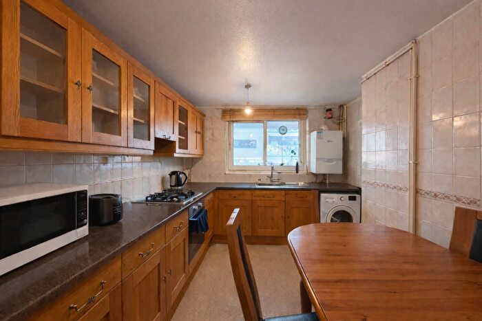 3 Bedroom House For Sale In Bow Common Lane, London, E3