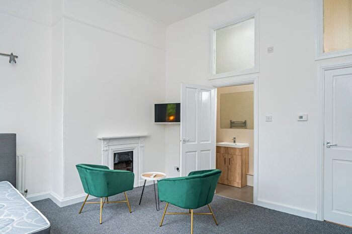 1 Bedroom Flat To Rent In Clarendon Road, Leeds, LS2