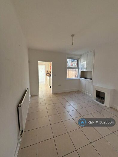 3 Bedroom Terraced House To Rent In Cambridge St, Grantham, NG31