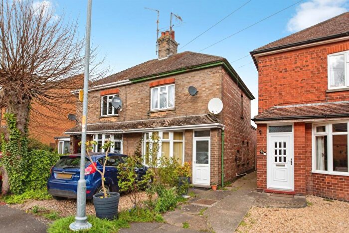 3 Bedroom Semi Detached House For Sale In Knipe Avenue, Spalding, PE11