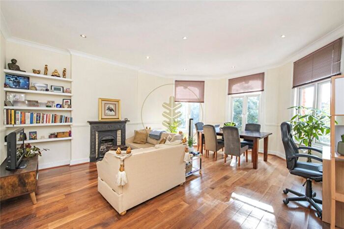 2 Bedroom Apartment For Sale In Christchurch Avenue, London, NW6