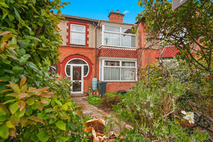 3 Bedroom Detached House For Sale In Chatsworth Avenue, Cosham, PO6