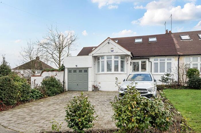 4 Bedroom Semi Detached Bungalow For Sale In Haslemere Avenue, Barnet, EN4