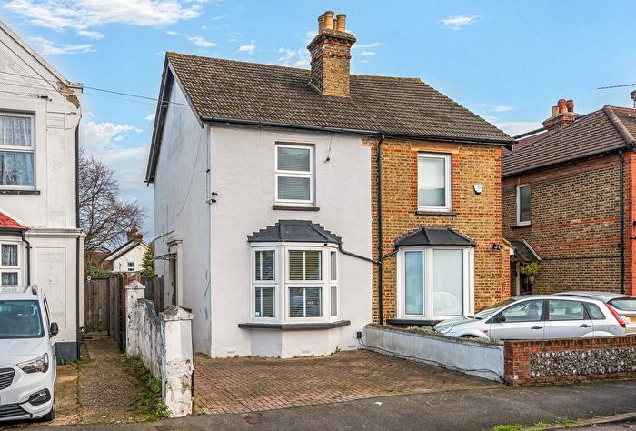 3 Bedroom Semi Detached House For Sale In Sutton Grove, Sutton, SM1