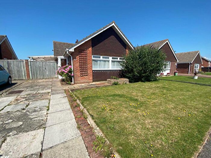 2 Bedroom Bungalow To Rent In Wroxham Way, Felpham, PO22