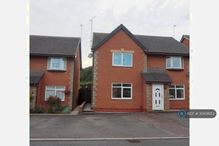 2 Bedroom Semi-Detached House To Rent In Campbell Close, Penrhyn Bay, Llandudno, LL30
