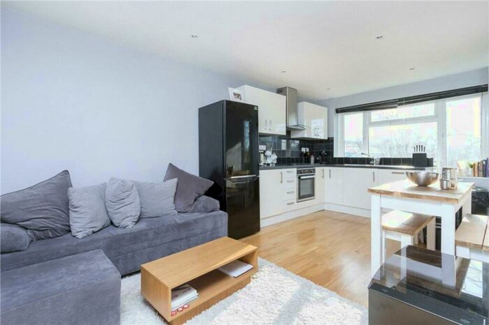 1 Bedroom Flat To Rent In Penrose Street, Walworth, London, SE17
