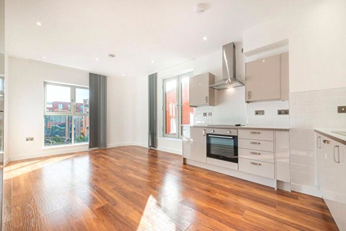 1 Bedroom Flat To Rent In Southampton Way, Camberwell, SE5