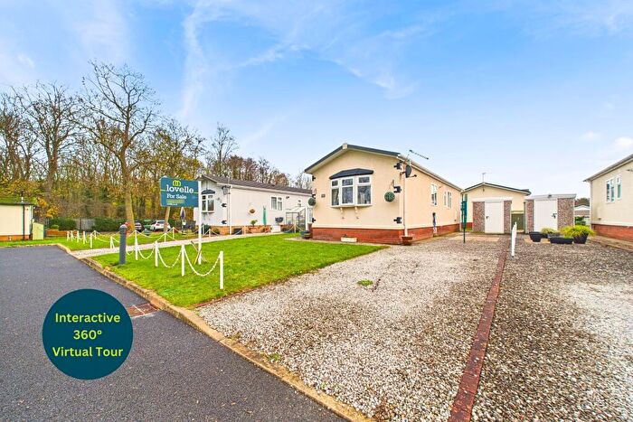 2 Bedroom Park Home For Sale In Barton Broads Park, Maltkiln R, Barton-upon-Humber, North Lincolnshire, DN18