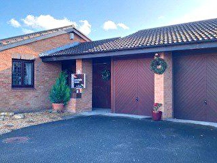 3 Bedroom Bungalow For Sale In Newland Close, Widnes, Cheshire, WA8