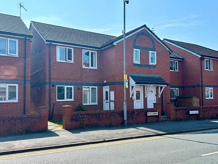2 Bedroom Flat For Sale In Ruabon Road, Wrexham, LL13