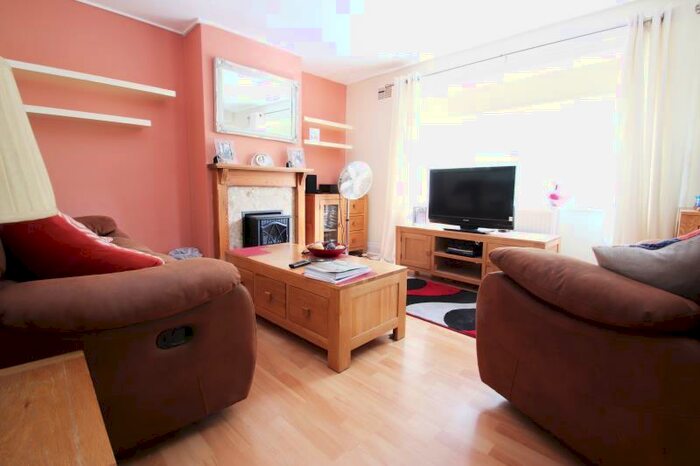 1 Bedroom Flat To Rent In Alexander House, Woking, GU22