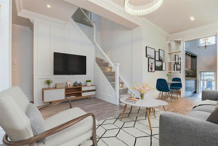 2 Bedroom Flat To Rent In Eskdale Terrace, Jesmond, Newcastle Upon Tyne, NE2