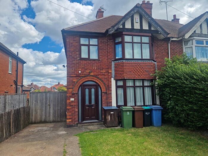 3 Bedroom House To Rent In Chesterfield Road North, NG19