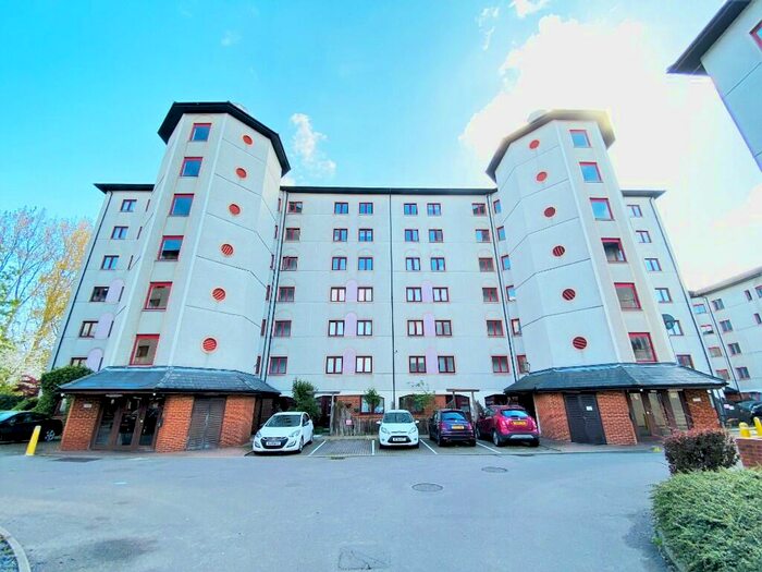 1 Bedroom Flat To Rent In Castile Court, Waltham Cross, EN8