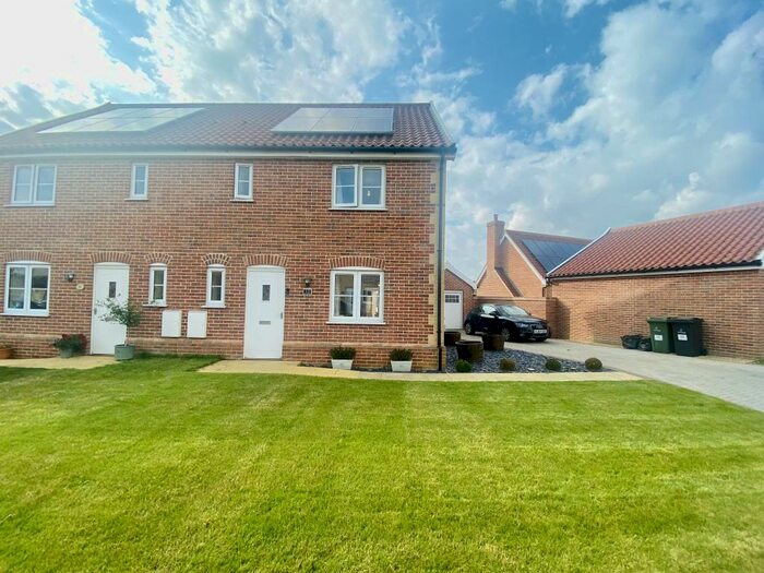 3 Bedroom House To Rent In Roxbury Drive, NR16