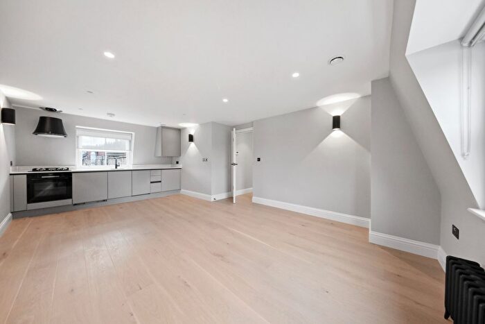 1 Bedroom Flat To Rent In Shaftesbury Avenue, Soho, W1D