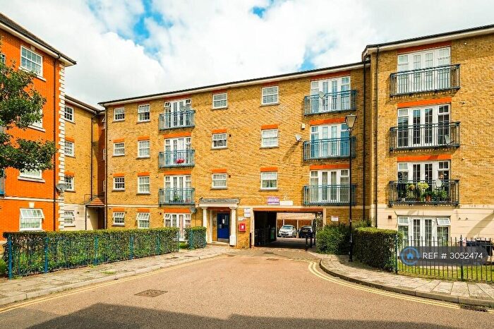 2 Bedroom Flat To Rent In Queensberry Place, London, E12
