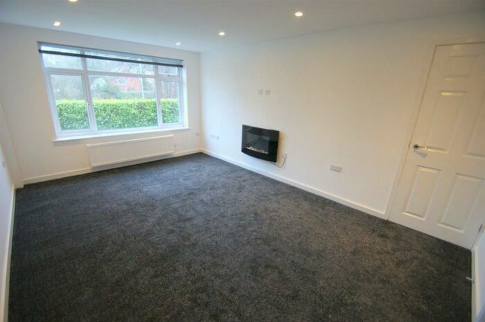 2 Bedroom Flat To Rent In Roevale Court, Leeds, LS8