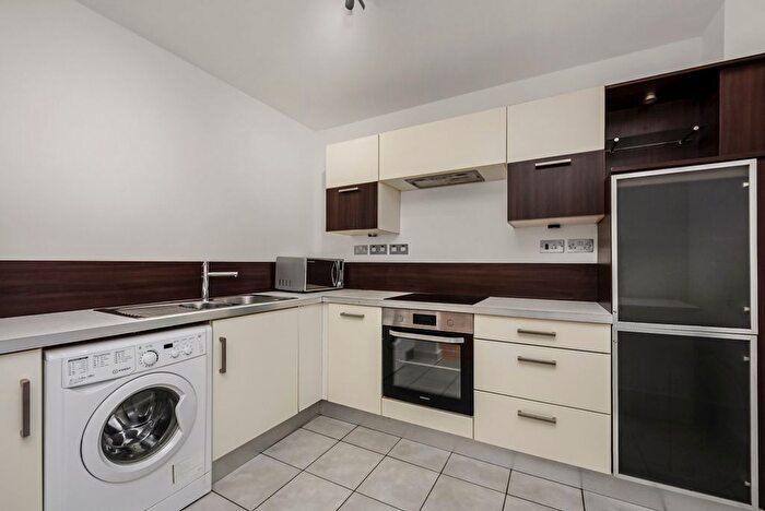 2 Bedroom Flat To Rent In Fairfield Road, London, E3
