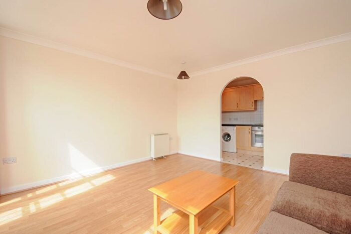 2 Bedroom Apartment To Rent In Fairford Leys, Aylesbury, HP19
