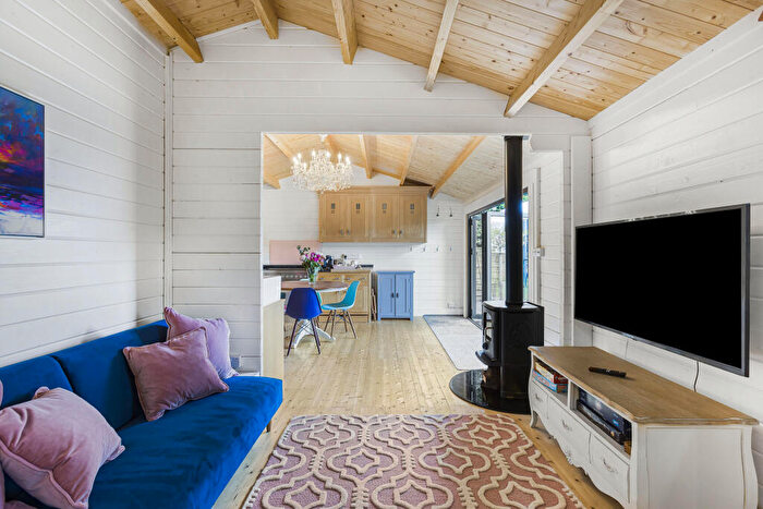 1 Bedroom Lodge To Rent In Sandridge Road, St. Albans, Hertfordshire, AL1