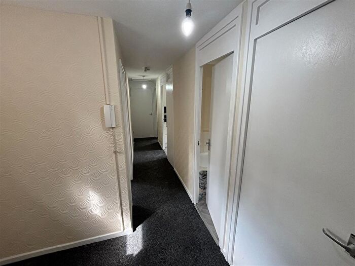 2 Bedroom Flat To Rent In Lismore Drive, Darlington, DL1