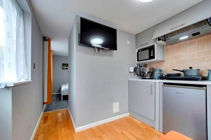 1 Bedroom Flat To Rent In Tavistock Road, Cambridge, Cambridgeshire, CB4