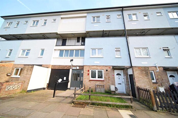 3 Bedroom Flat For Sale In Lawson Road, Enfield, London, EN3