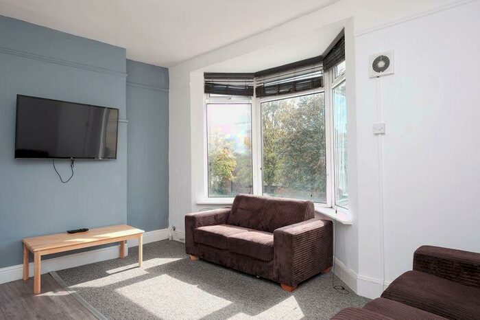 3 Bedroom Flat To Rent In Viaduct Road, Brighton, BN1
