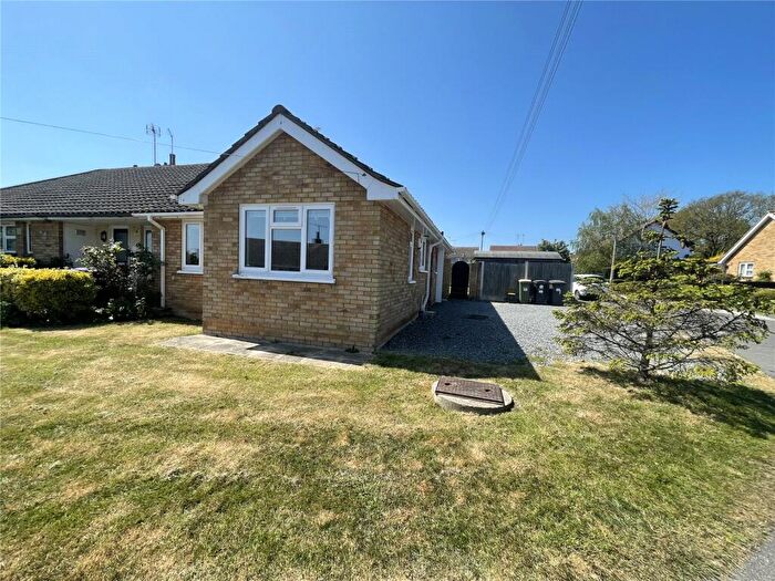 3 Bedroom Bungalow For Sale In Appleyard Avenue, Hockley, Essex, SS5