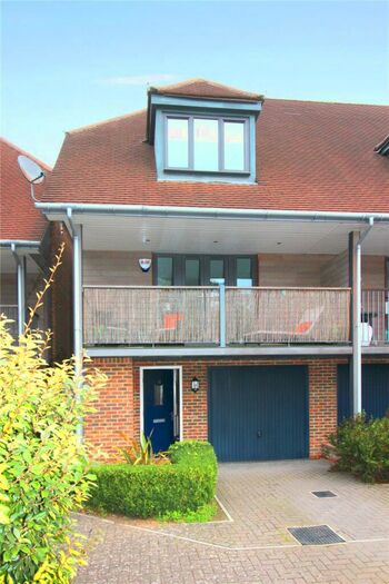 4 Bedroom Terraced House To Rent In Sunnyside Close, East Grinstead, West Sussex, RH19
