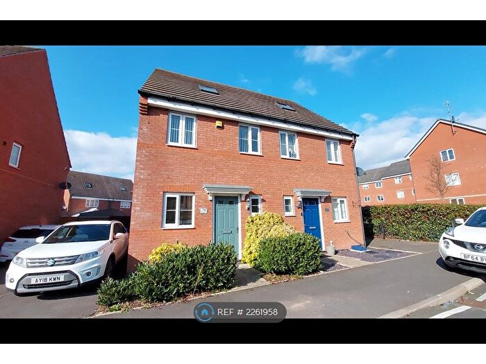 3 Bedroom Semi-Detached House To Rent In Old College Avenue, Oldbury, B68