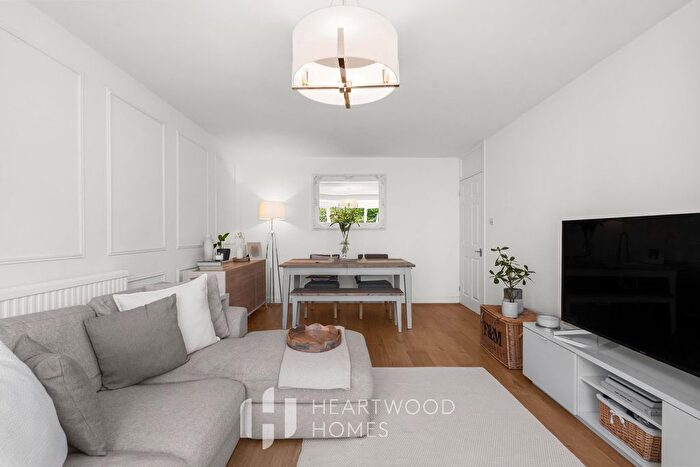 2 Bedroom Flat For Sale In Avondale Court, Upper Lattimore Road, St. Albans, AL1