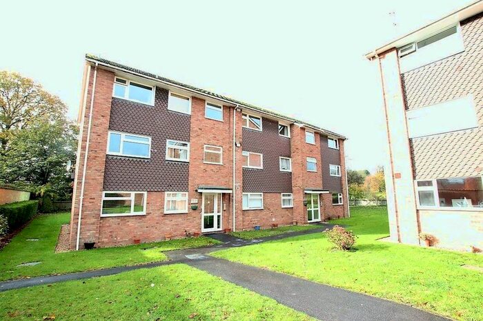 2 Bedroom Flat To Rent In Dorchester Court, Libenrood Road, Reading, RG30