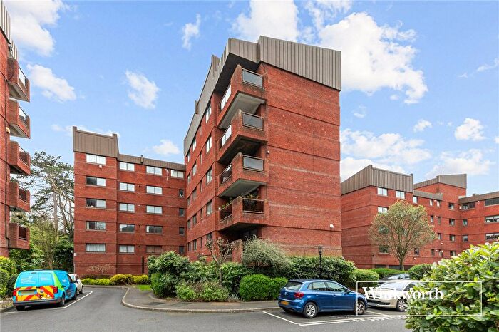 2 Bedroom Flat For Sale In Spencer Close, Finchley, London, N3