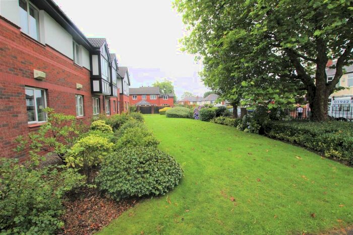 1 Bedroom Apartment For Sale In Rydal Court, Bolton, BL1